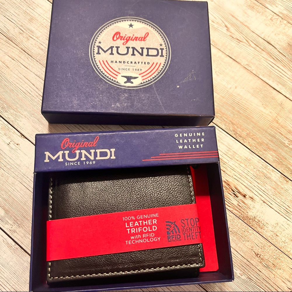 ($40) Mundi NWT black leather wallet